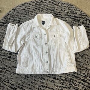 Women’s medium gap white denim jacket